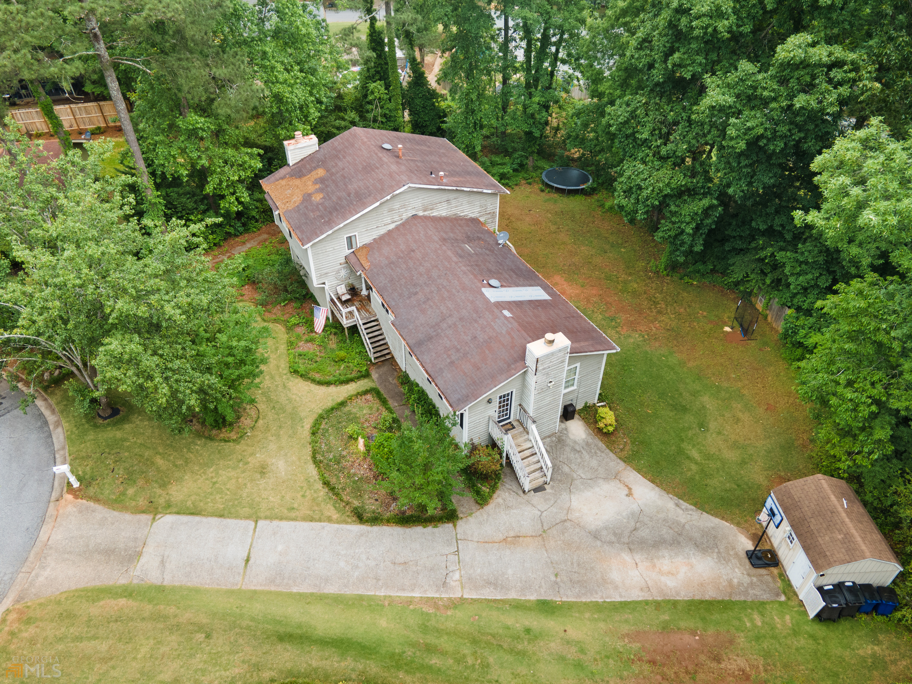 Property Photo: 6730 Valley Court GA 30135