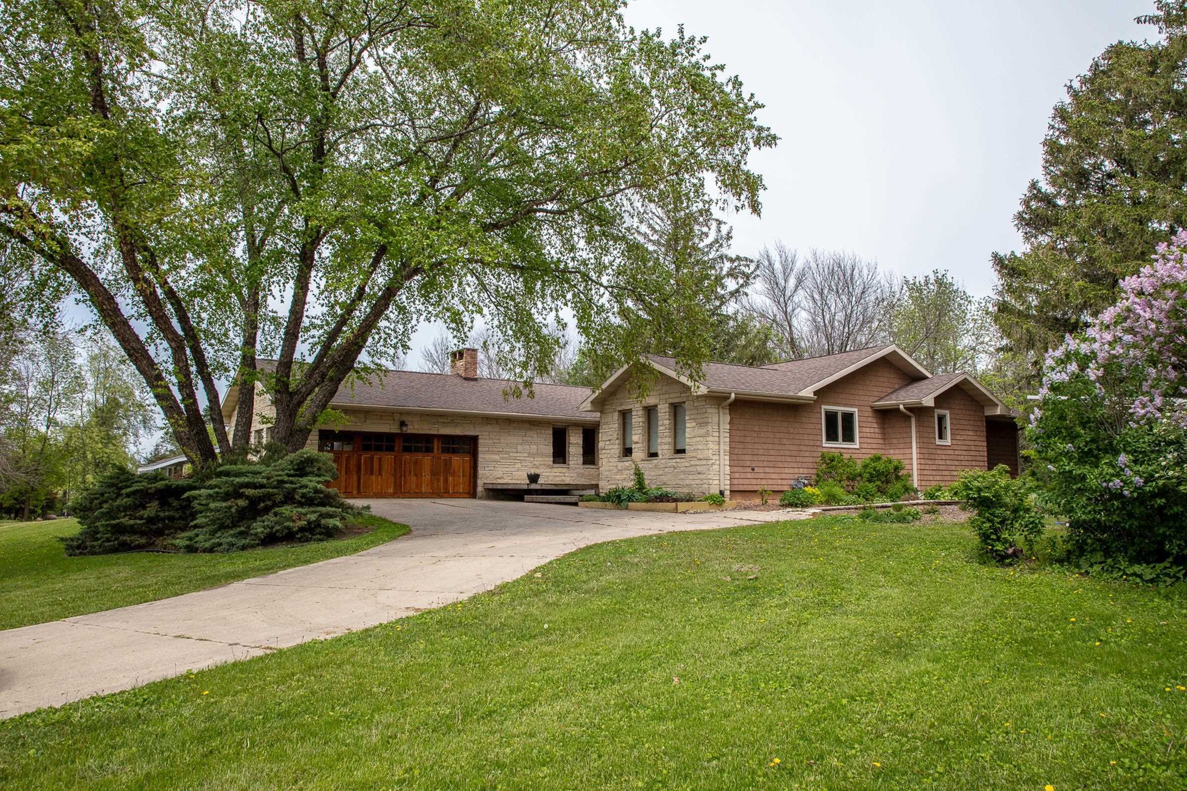 Property Photo:  23 East Line Road S  IA 50662 