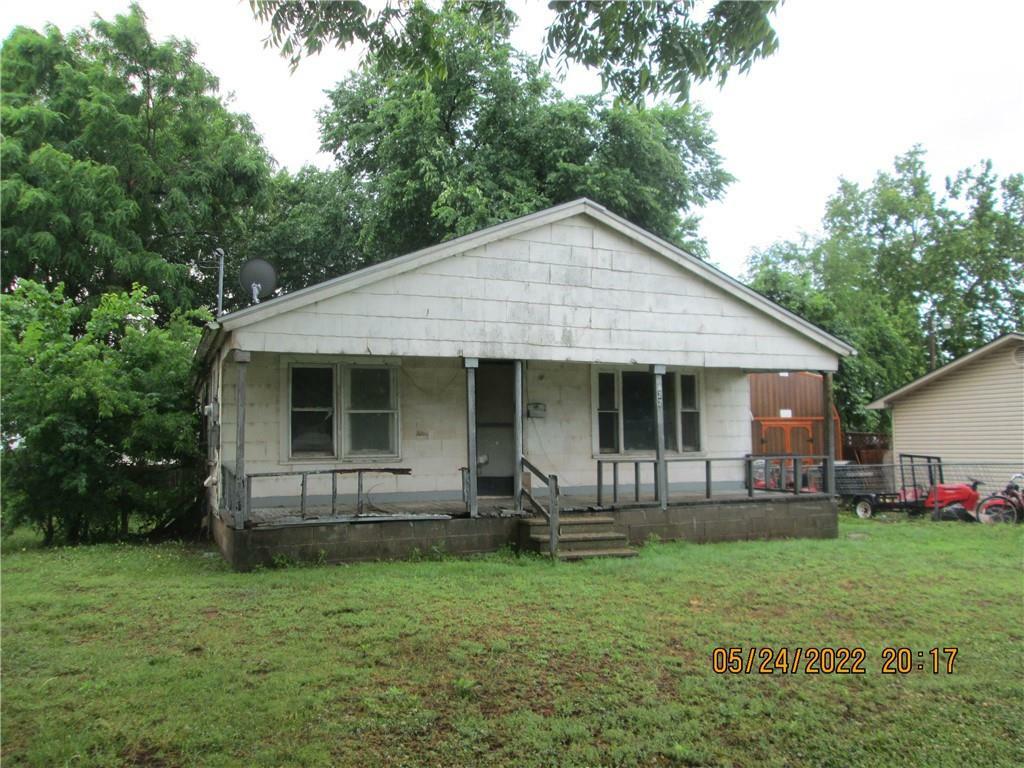 Property Photo:  522 W Apache  OK 73080 