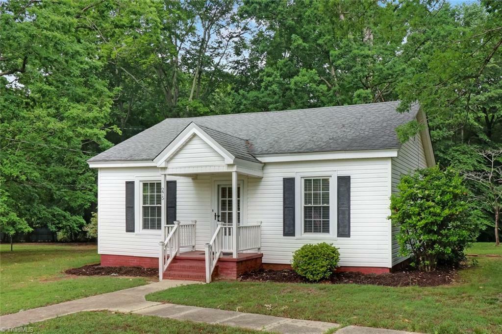 Property Photo:  275 Vintage Road  NC 27288 