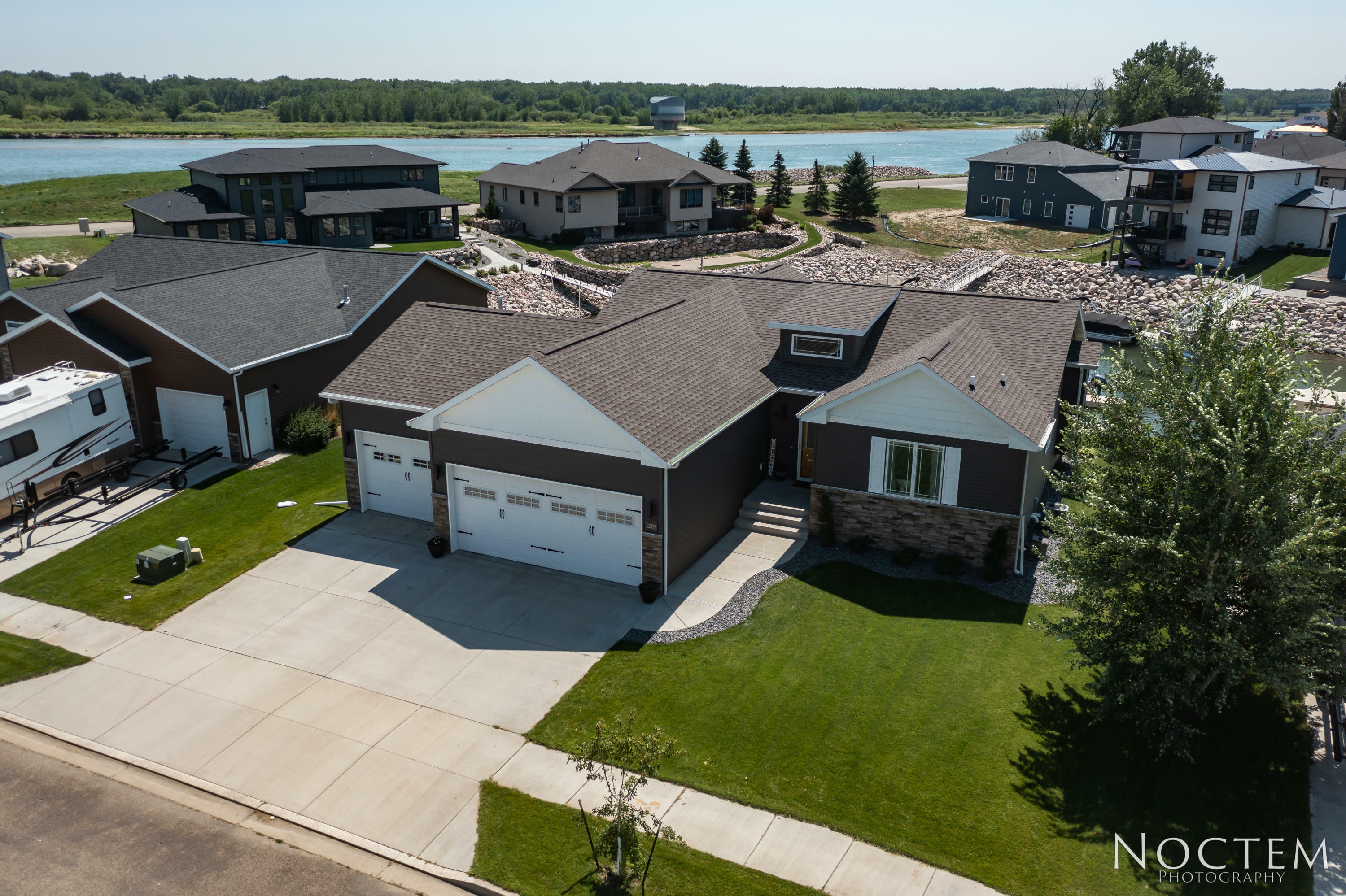 Property Photo:  2219 Bridgeview Court SE  ND 58554 