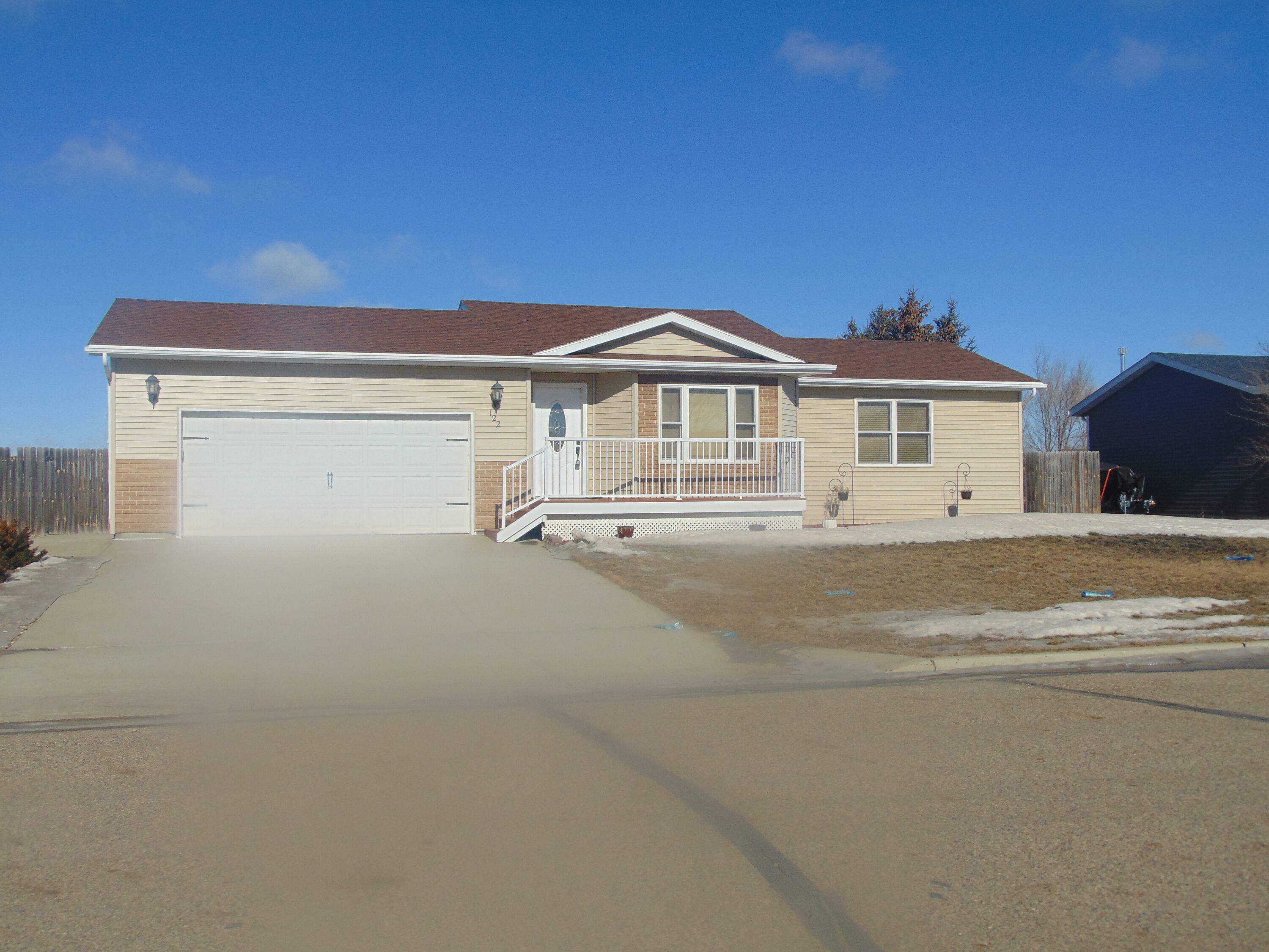 Property Photo:  122 Allen Drive  ND 58504 