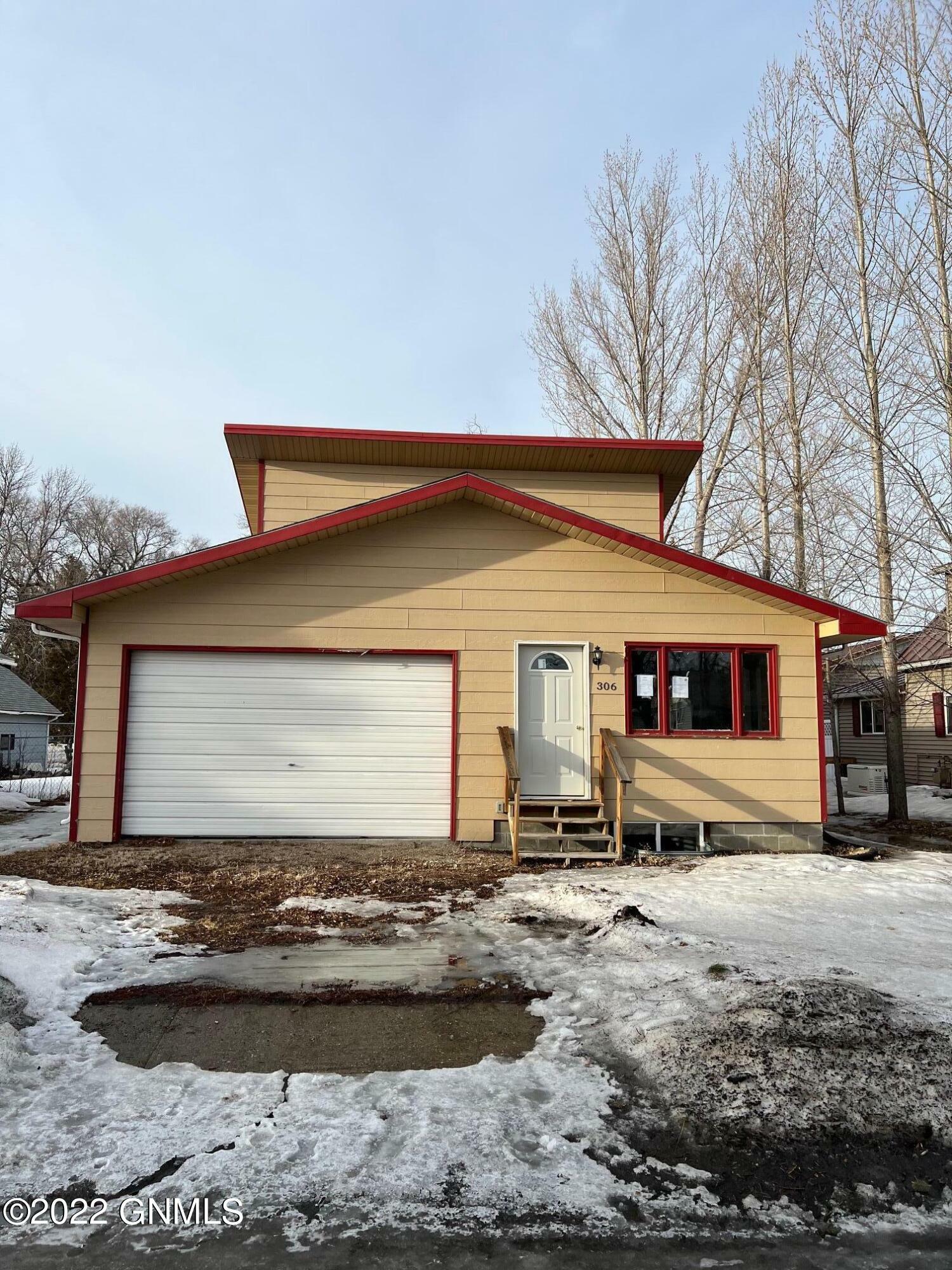 Property Photo:  306 Burleigh Road  ND 58579 