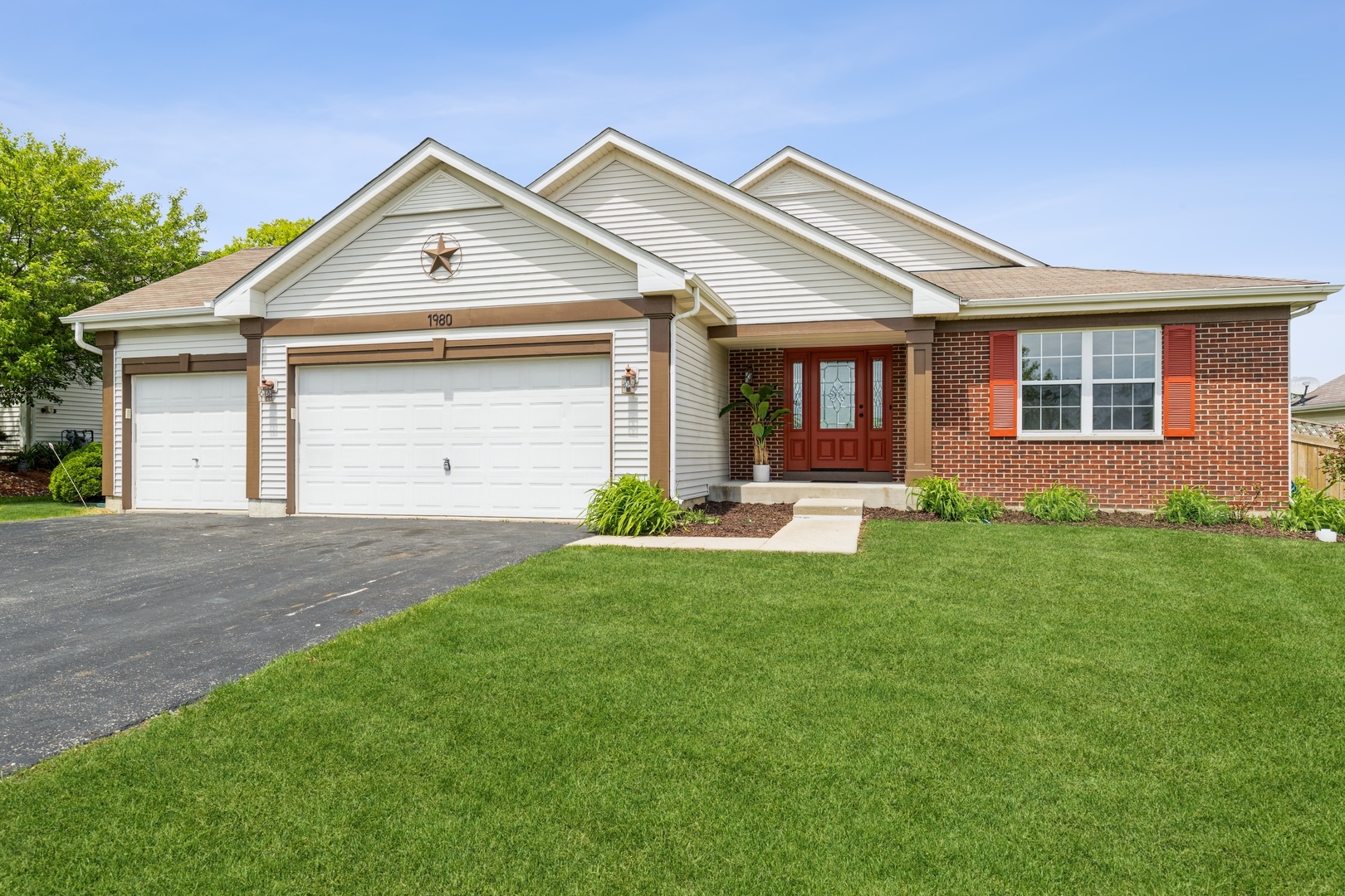 Property Photo:  1980 W Overlook Court  IL 60073 