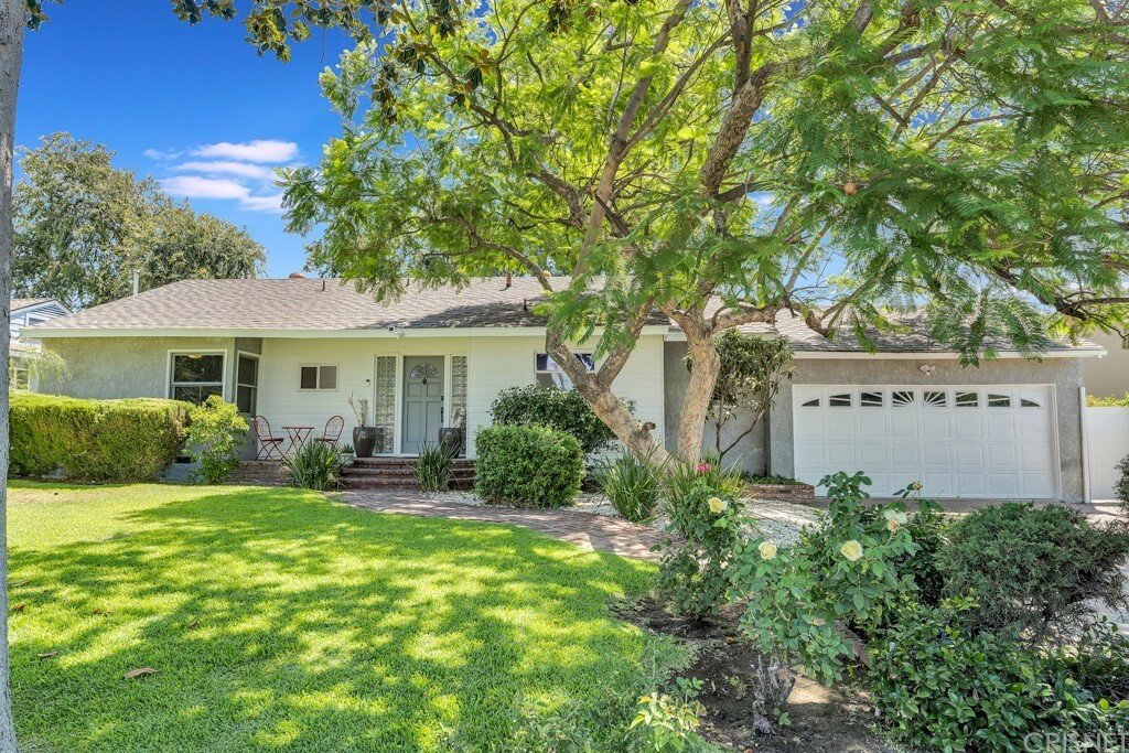 Property Photo:  6918 Petit Avenue  CA 91406 