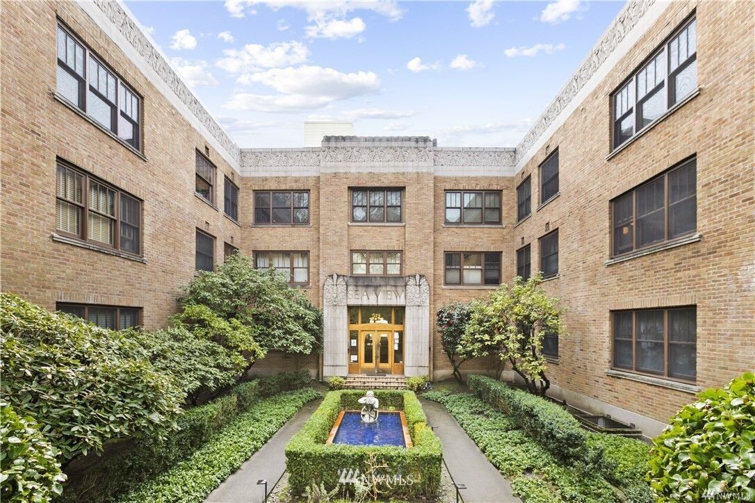 Property Photo: 519 W Roy Street 408 WA 98119