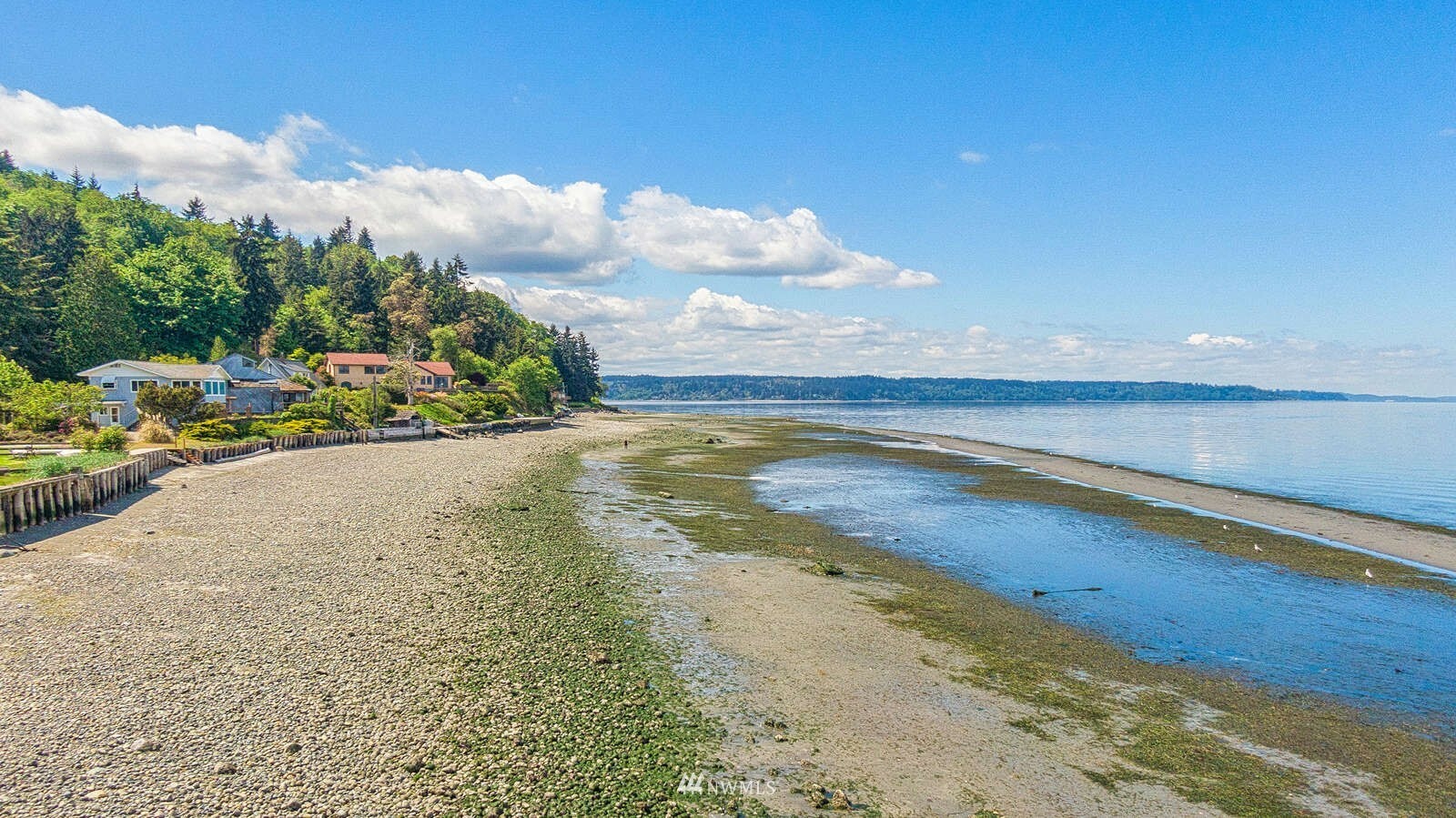 Property Photo:  4528 SW Luana Beach Road  WA 98070 