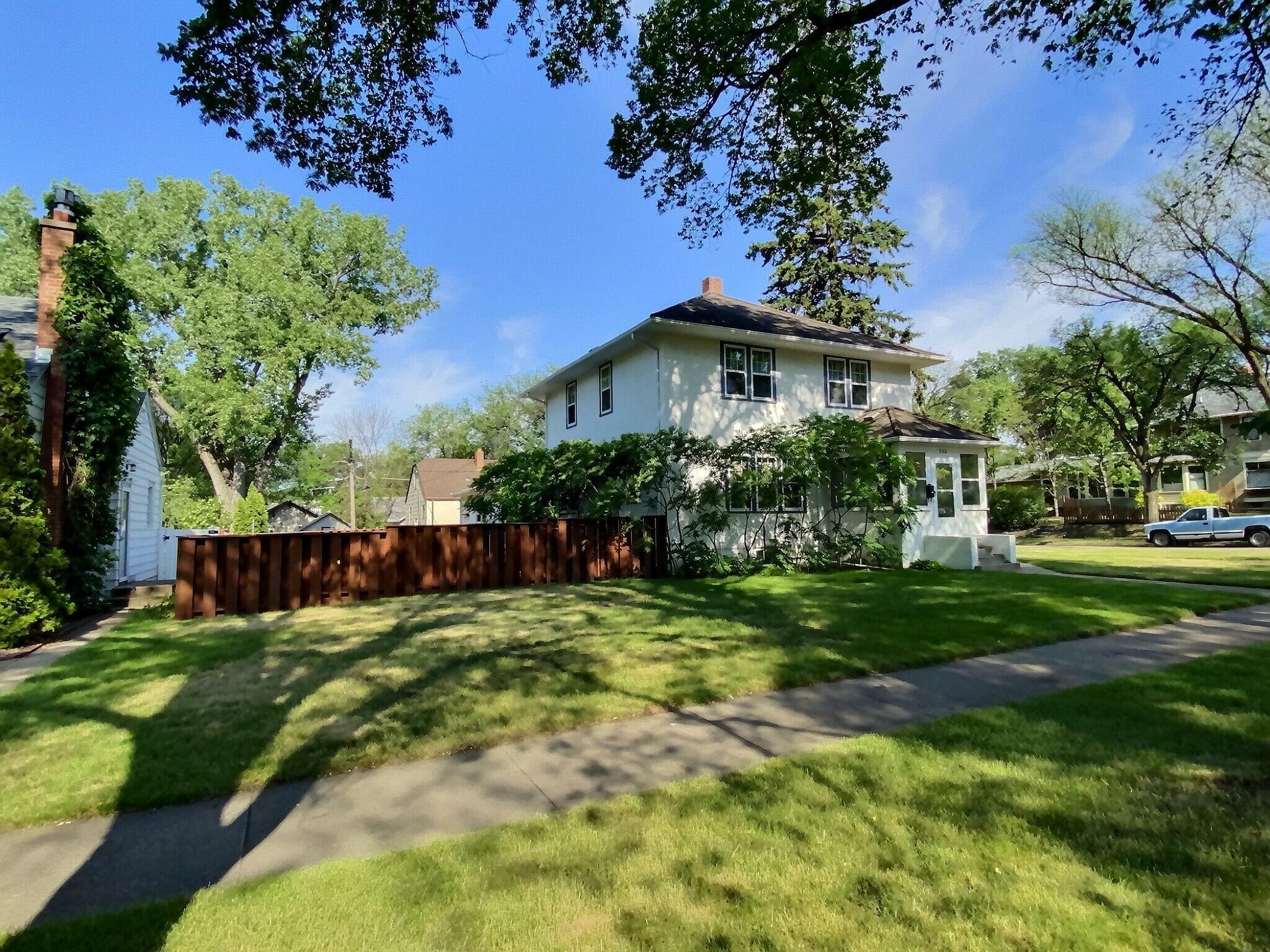 Property Photo:  930 N 8th Street  ND 58501 