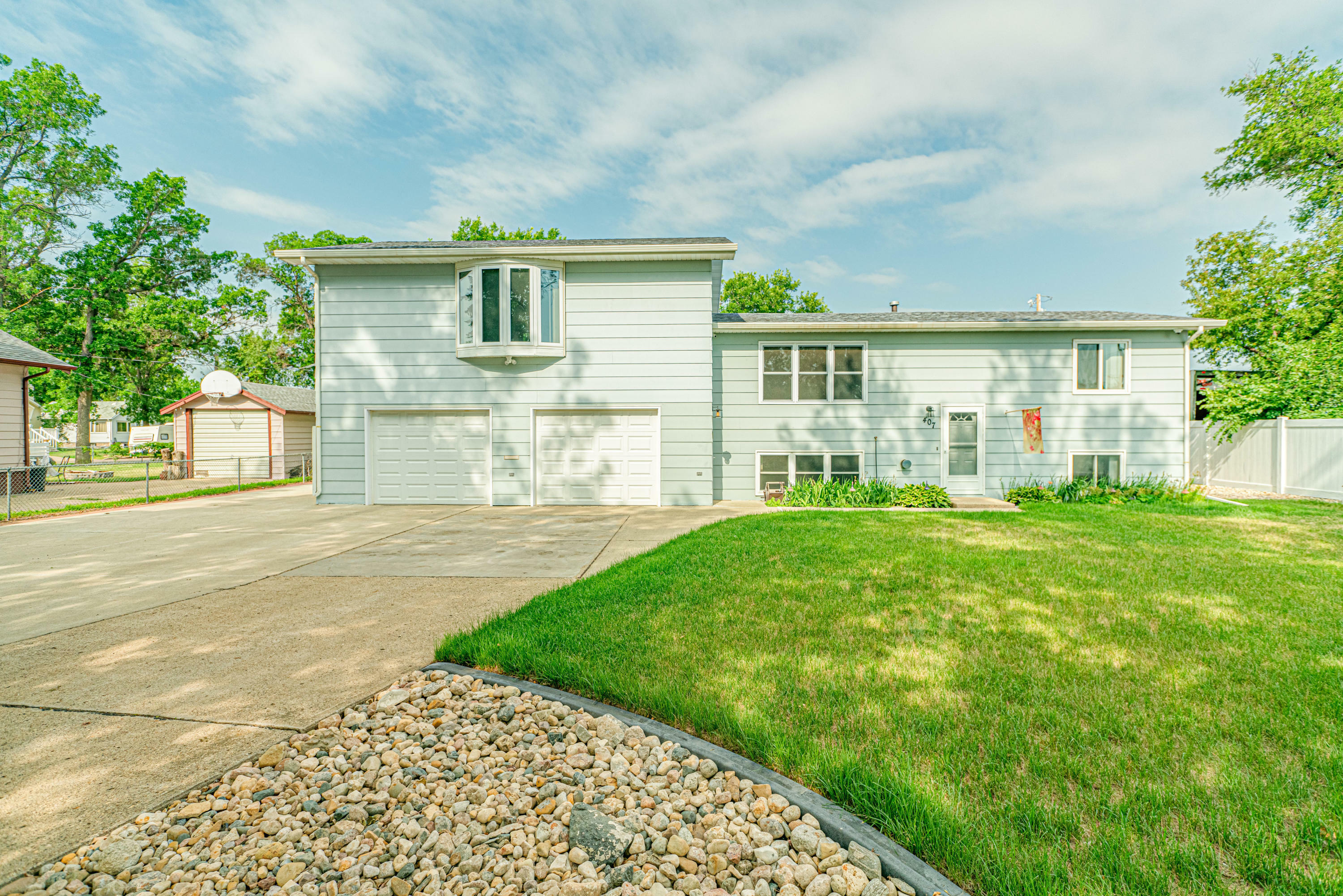 Property Photo:  407 9th Avenue SW  ND 58554 