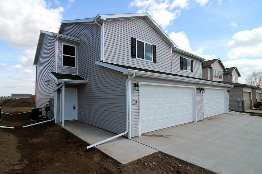 Property Photo:  716 Hillcrest Drive SE  ND 58554 