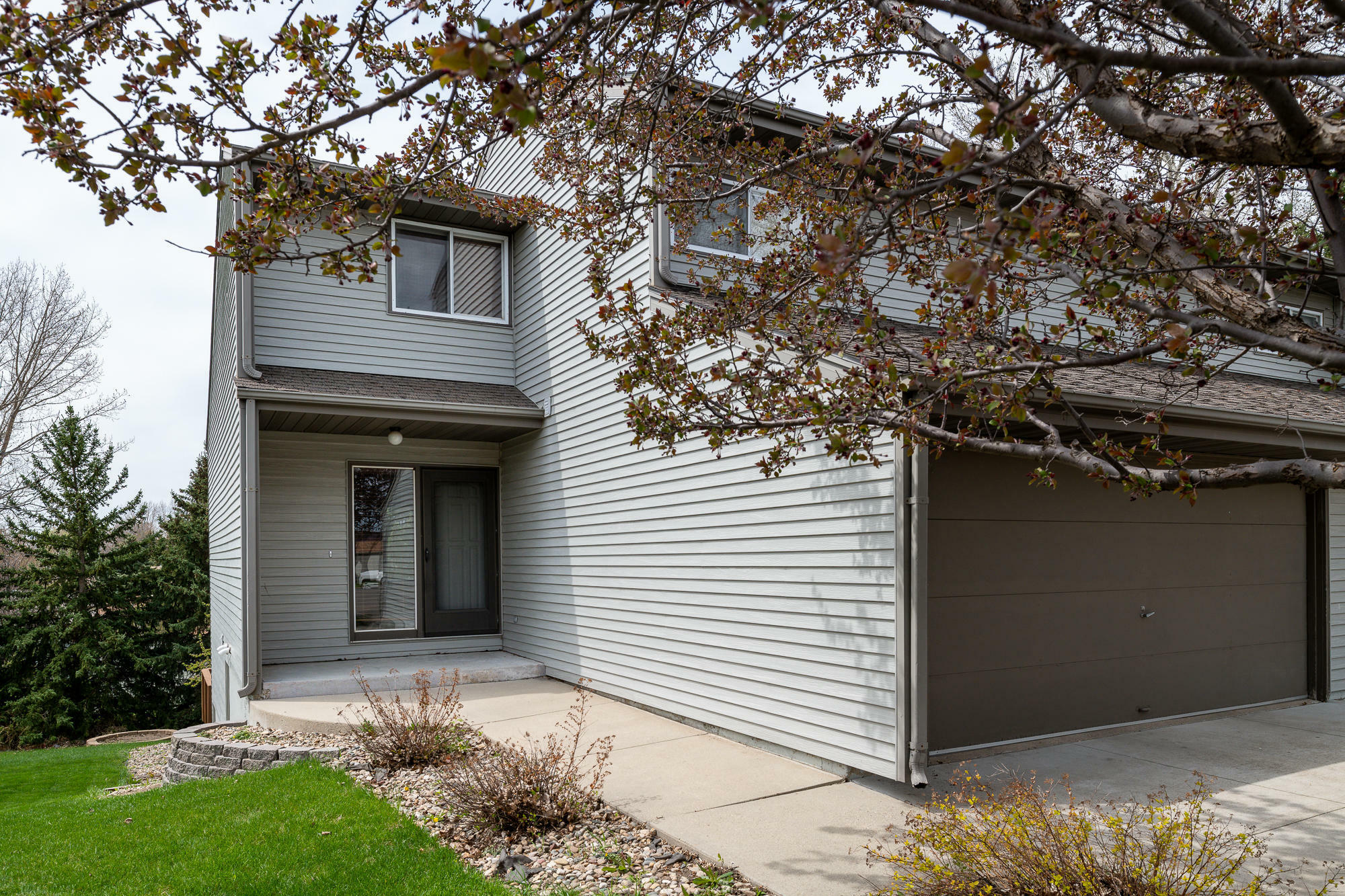 Property Photo:  421 Apollo Avenue  ND 58503 