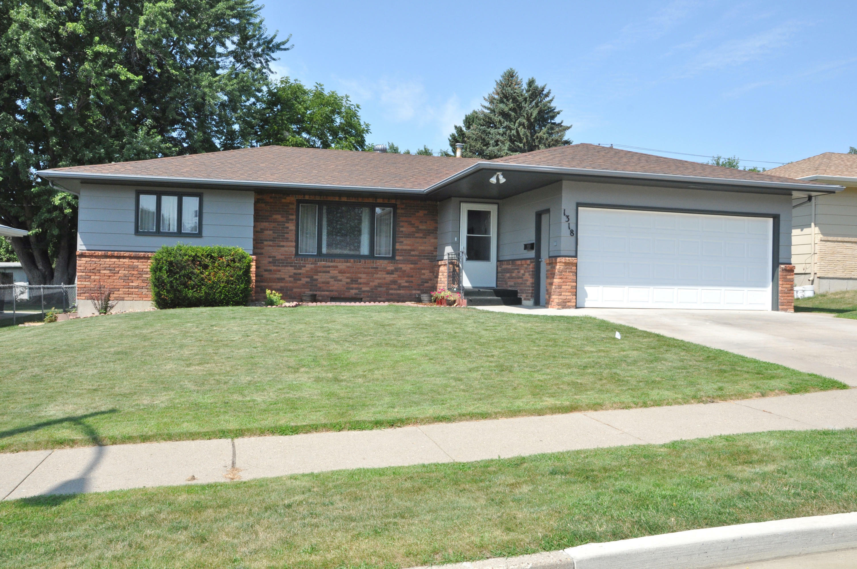 Property Photo:  1318 N 20th Street  ND 58501 