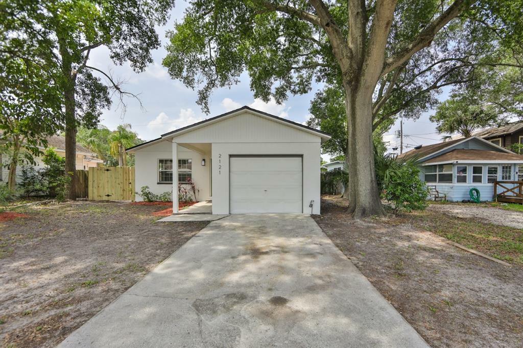 Property Photo:  2121 44th Avenue N  FL 33714 