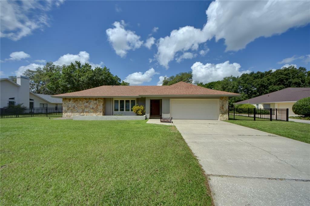 Property Photo: 1305 Cambron Drive FL 33596