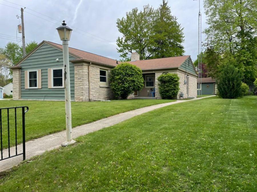 Property Photo:  2240 Fairmont St  WI 54220 