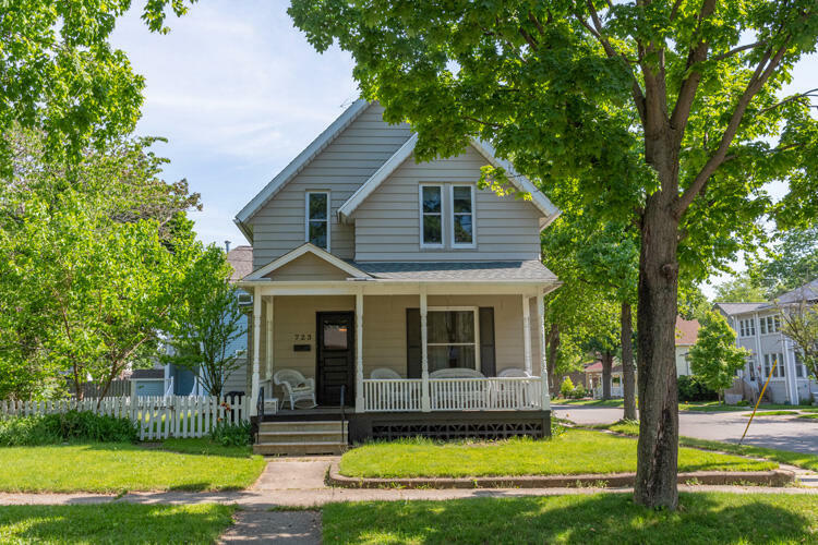 Property Photo:  723 Hoyt Street  MI 49085 