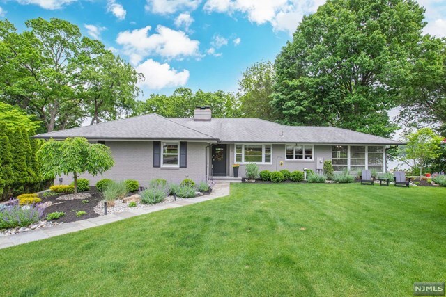 Property Photo:  96 Green Knolls Drive  NJ 07470 