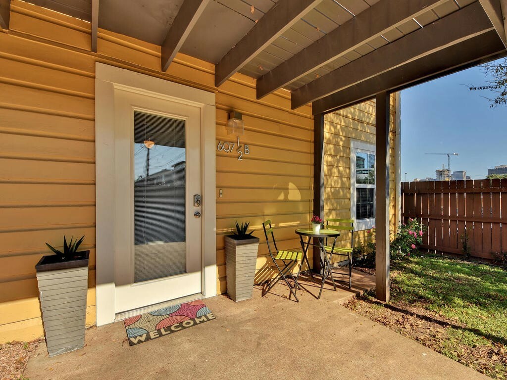 Property Photo:  607 1/2 Baylor Street B  TX 78703 