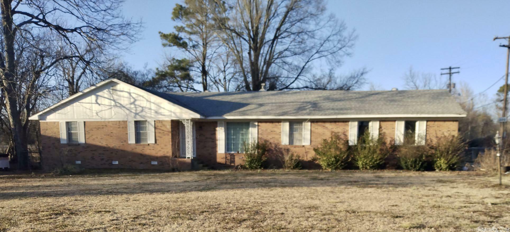 Property Photo:  200 W Oak Street  AR 72335 