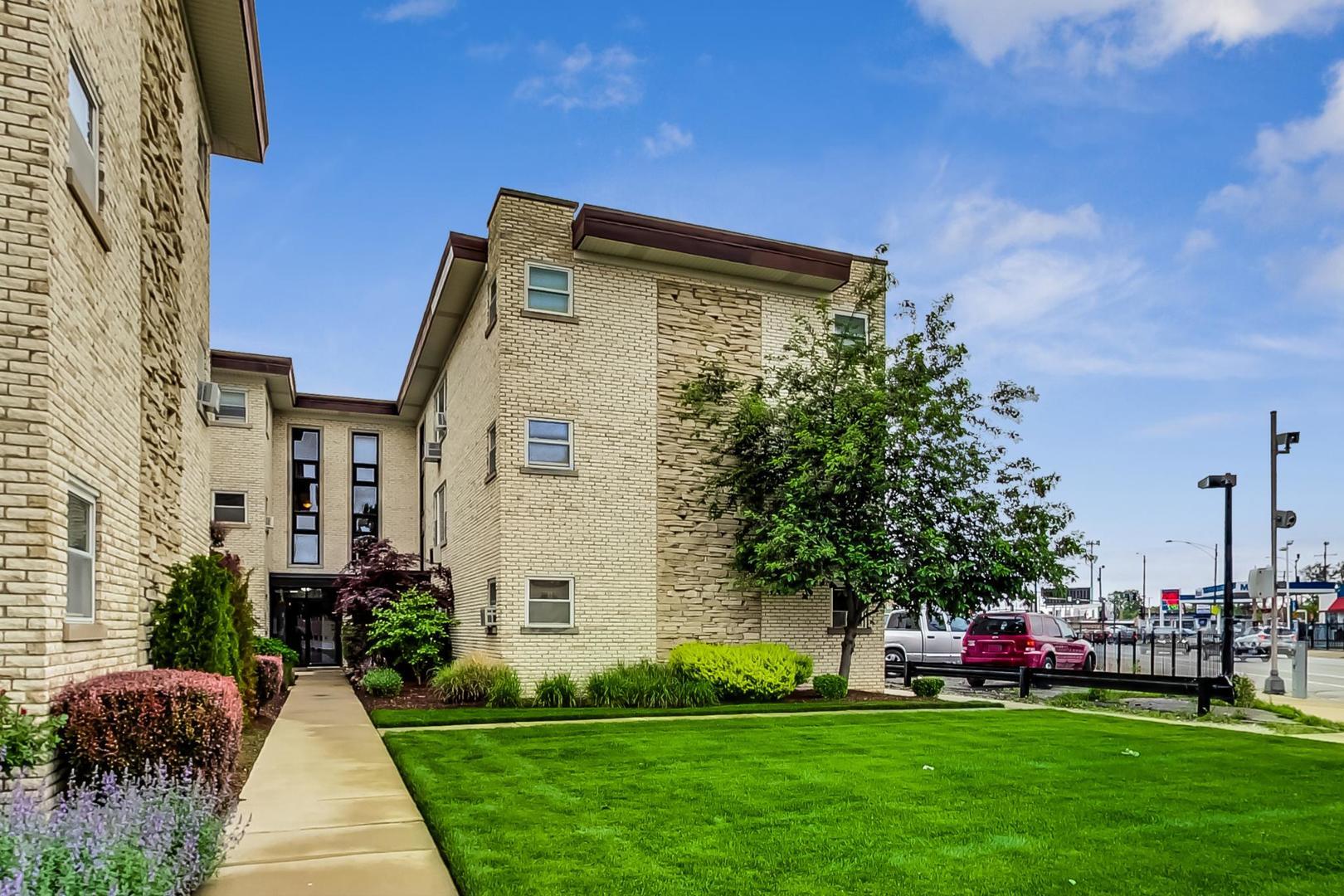 Property Photo:  5767 N Northwest Highway 702  IL 60631 