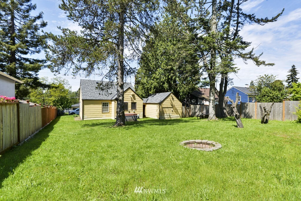 Property Photo:  12858 22nd Avenue S  WA 98168 