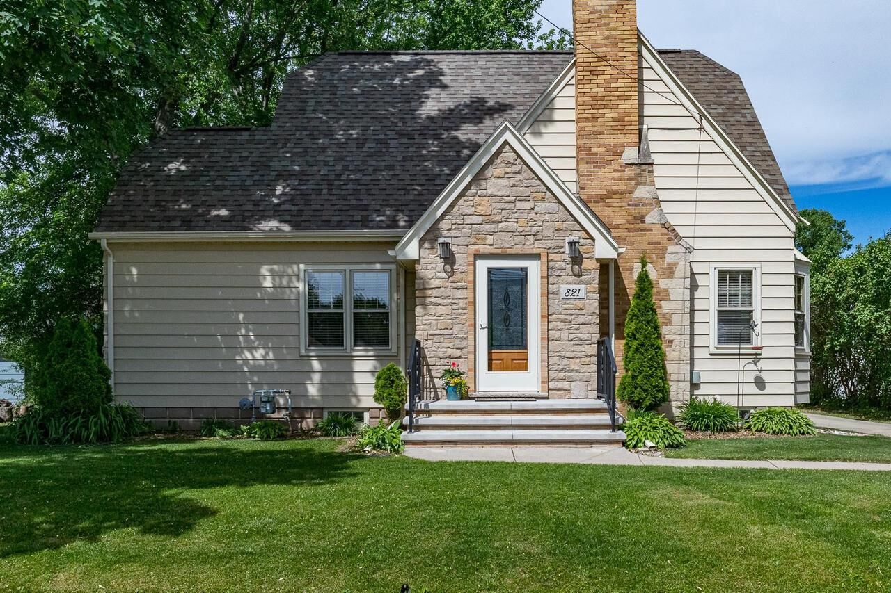 Property Photo: 821 South Weimar Street WI 54915