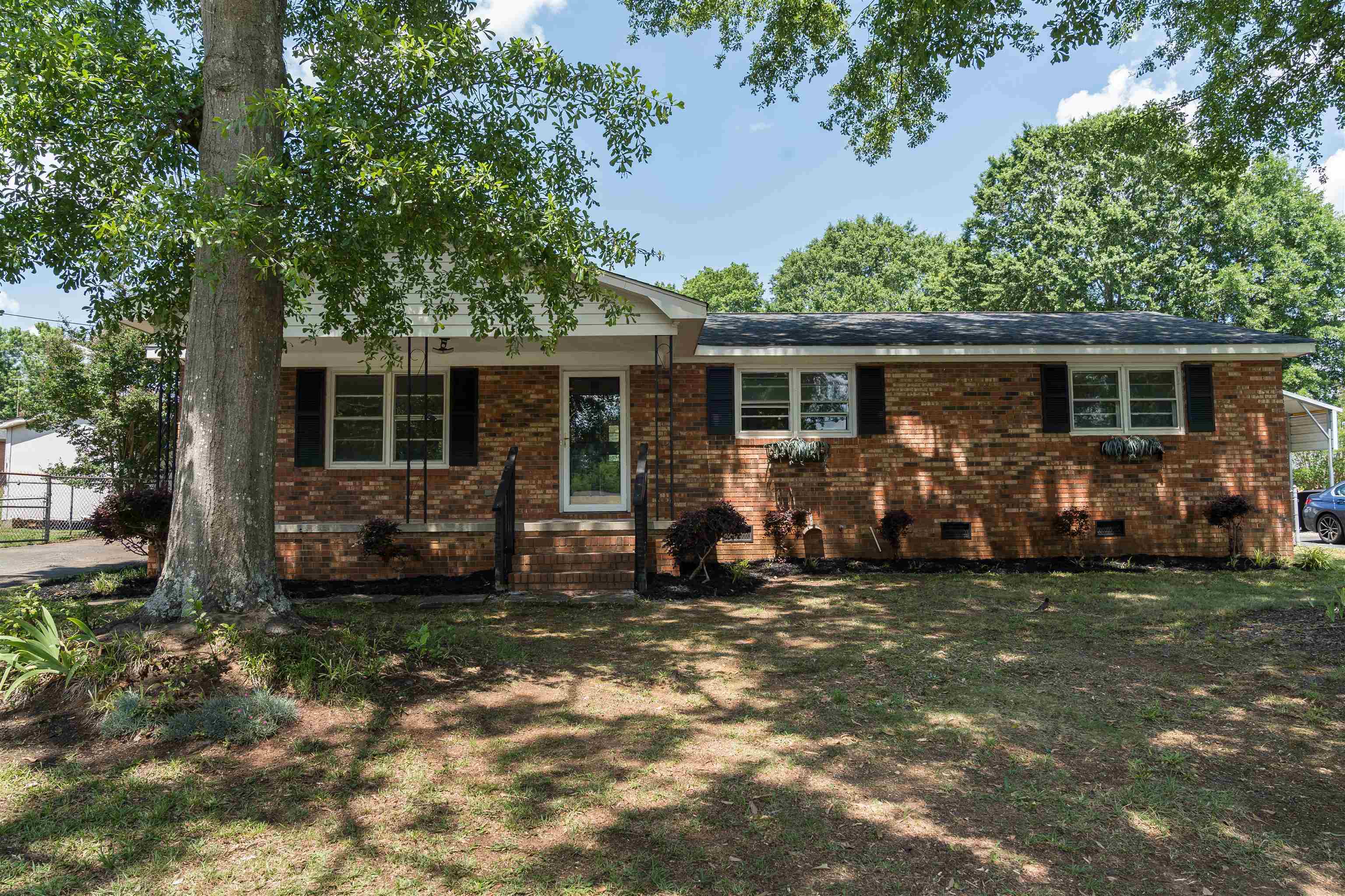 Property Photo:  411 Granada Drive  SC 29303 