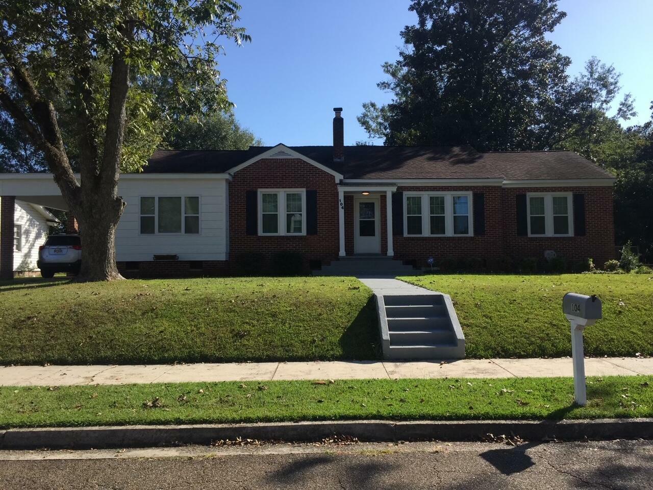 Property Photo:  104 S 15th Ave  MS 39401 