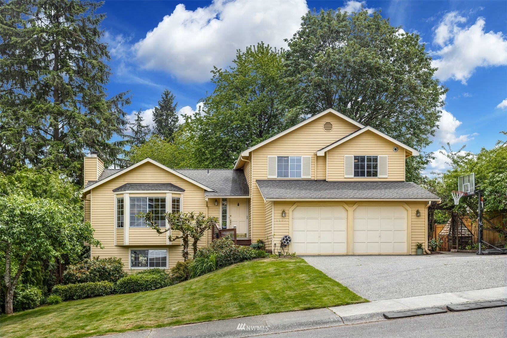 Property Photo:  9938 181st Avenue NE  WA 98052 