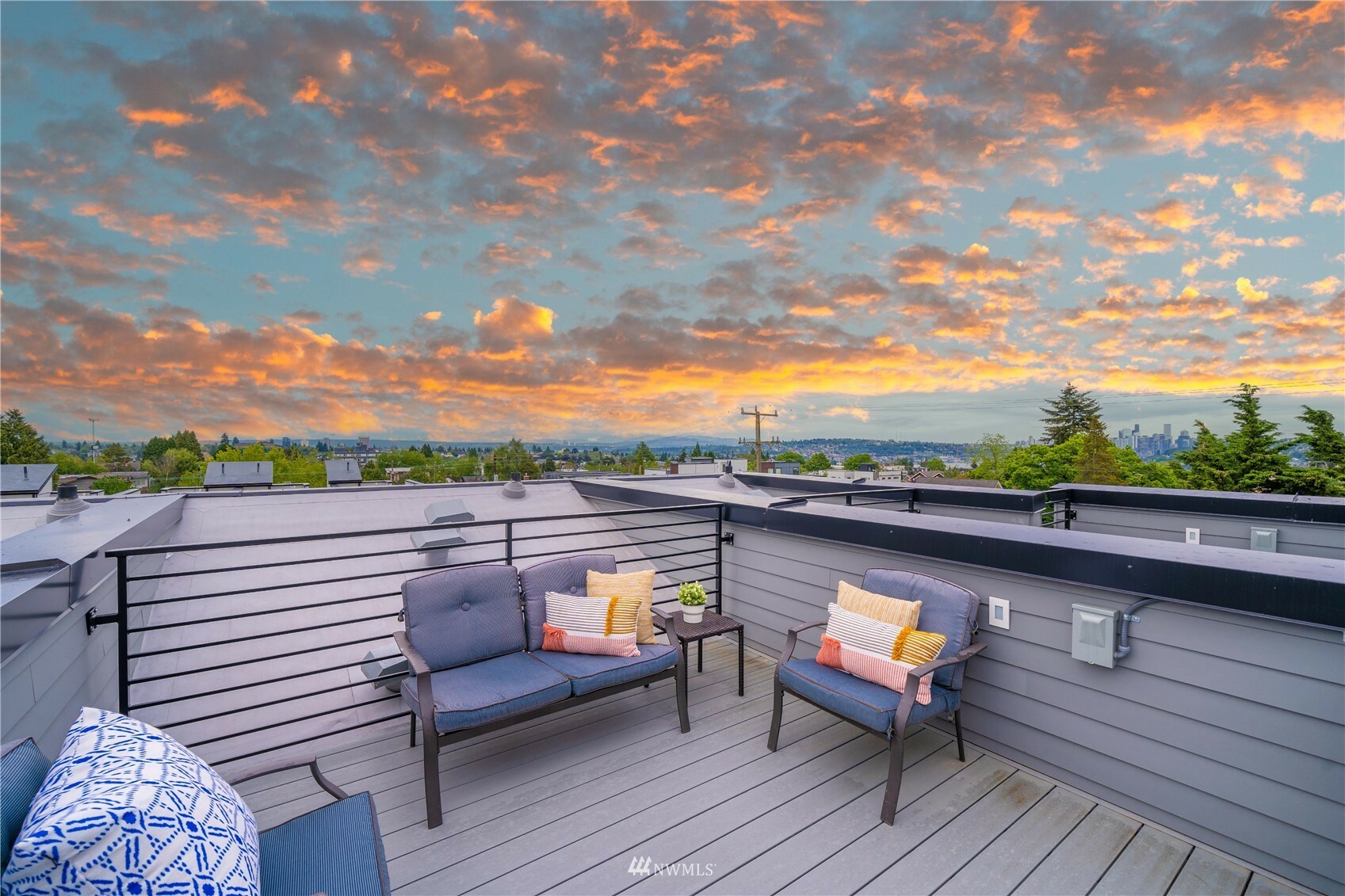 Property Photo: 4801 Dayton Avenue N B WA 98103