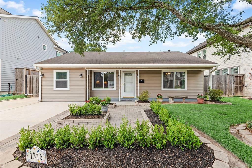 Property Photo: 1316 Althea Drive TX 77018