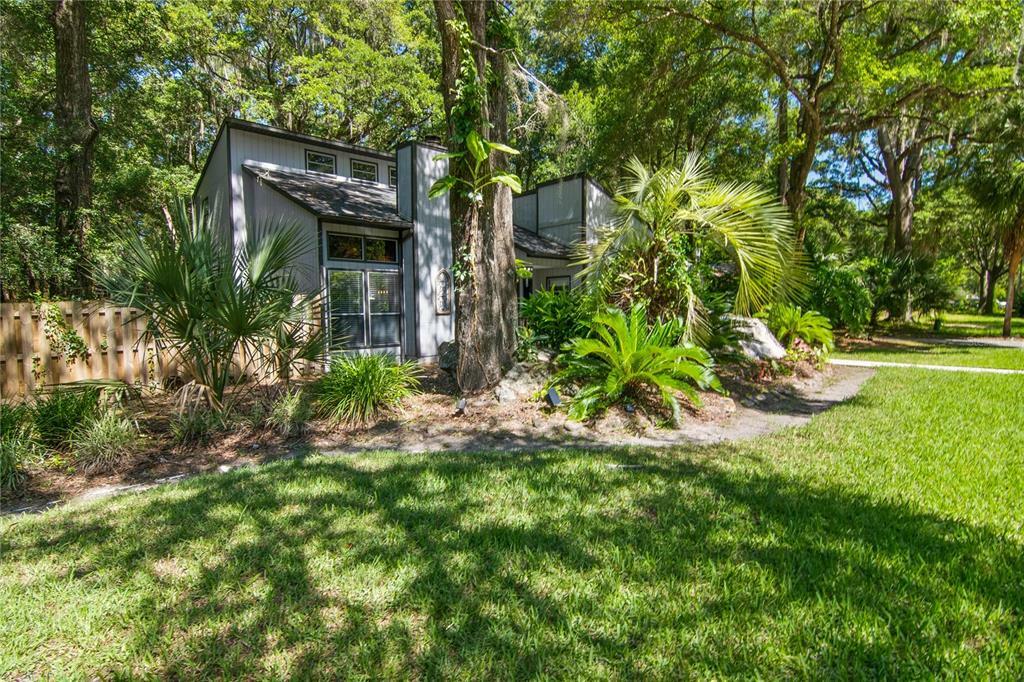 Property Photo:  610 SW 77th Terrace  FL 32607 