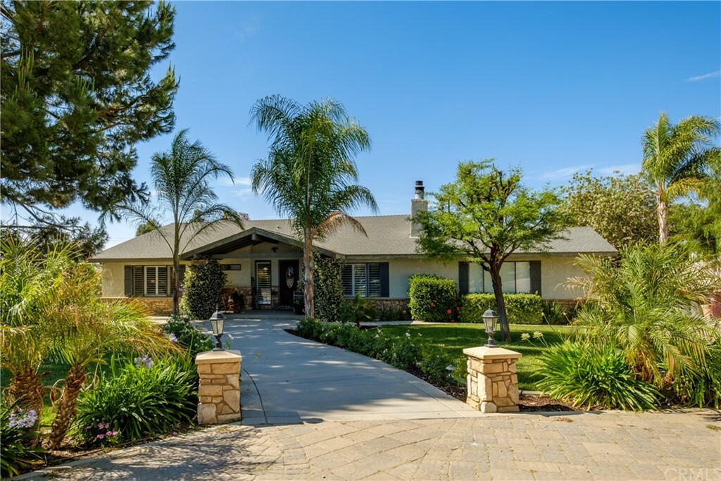 Property Photo:  40432 Vista Road  CA 92544 