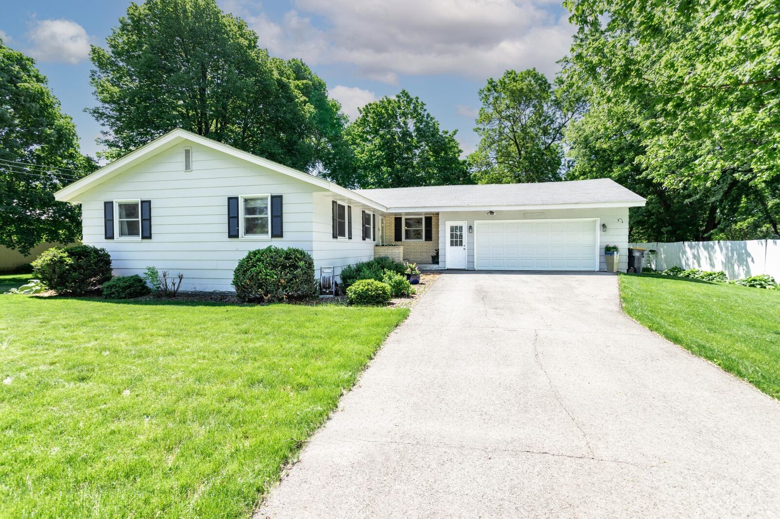 Property Photo:  21050 Chippendale Court  MN 55024 