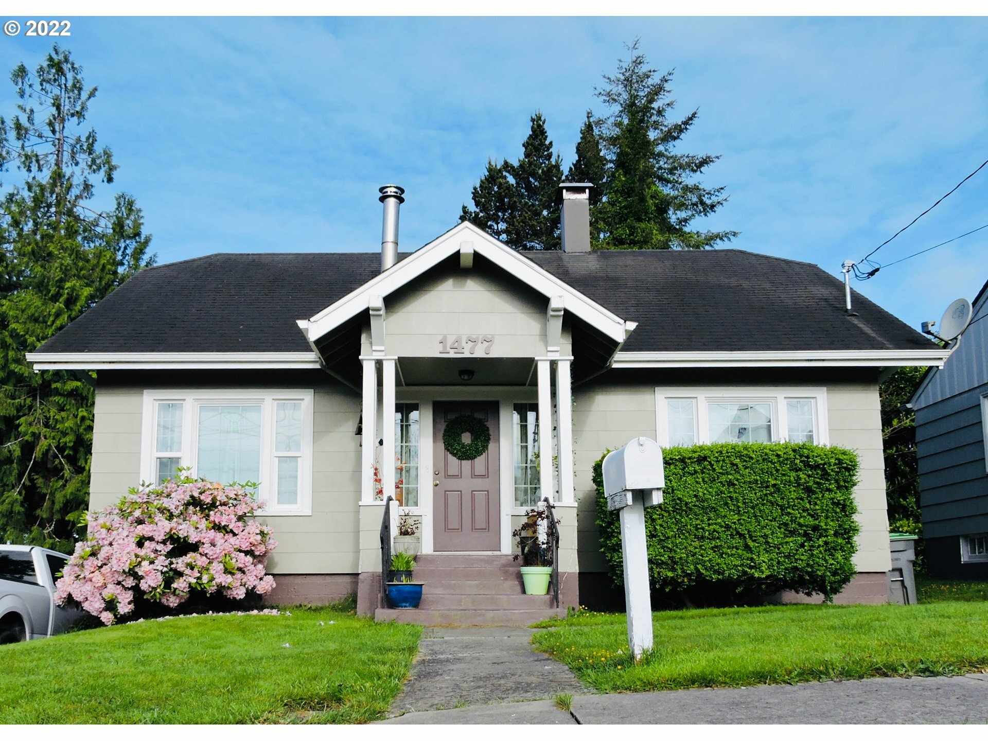 Property Photo: 1477 9th St OR 97103