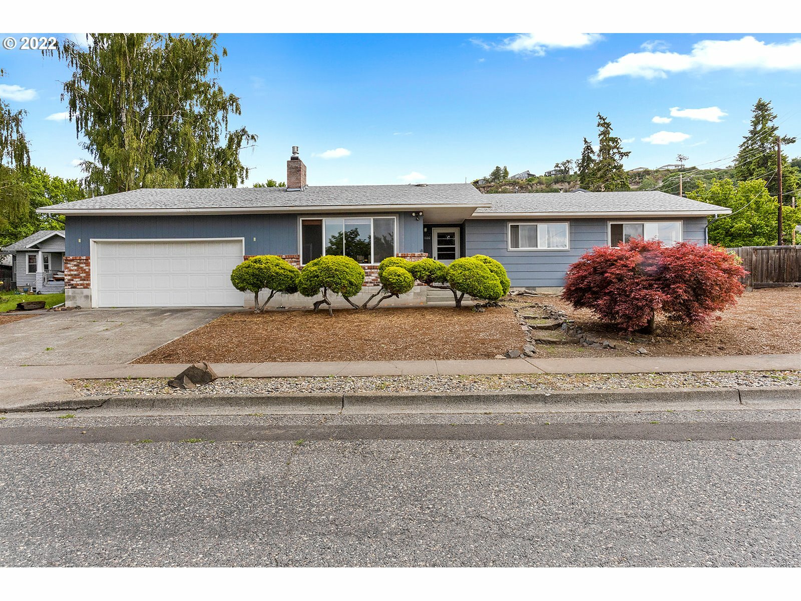 Property Photo: 1000 E 14th St OR 97058