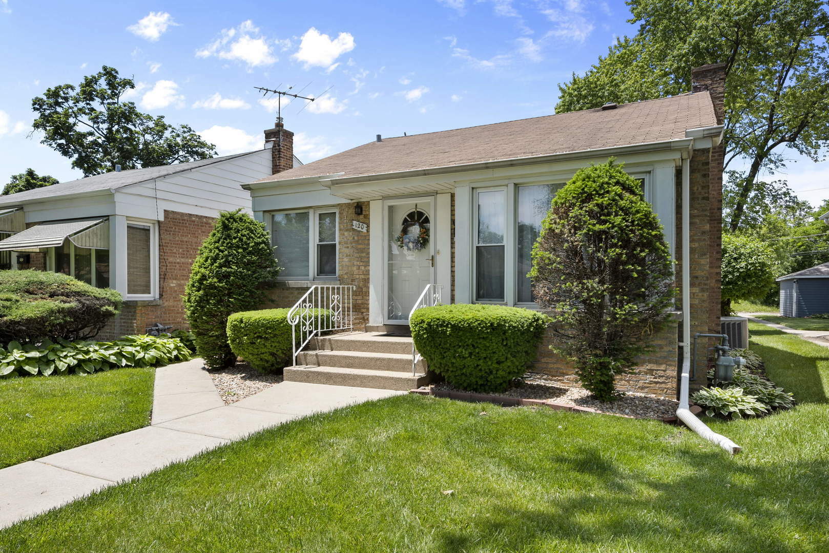 Property Photo:  120 Frederick Avenue  IL 60104 