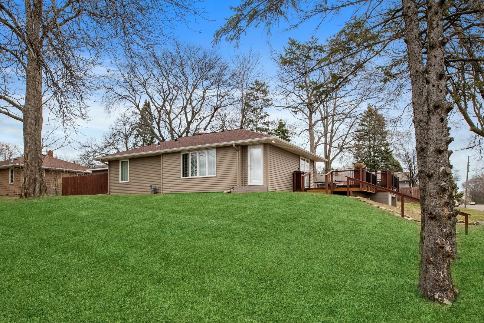 Property Photo:  2046 Sloan Street  MN 55117 