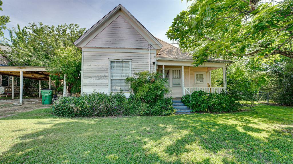 Property Photo:  407 W 5th Street  TX 76064 