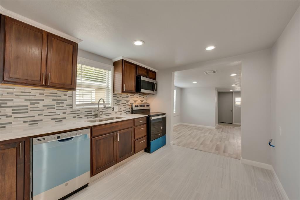 Property Photo:  113 Roosevelt Street  TX 75042 