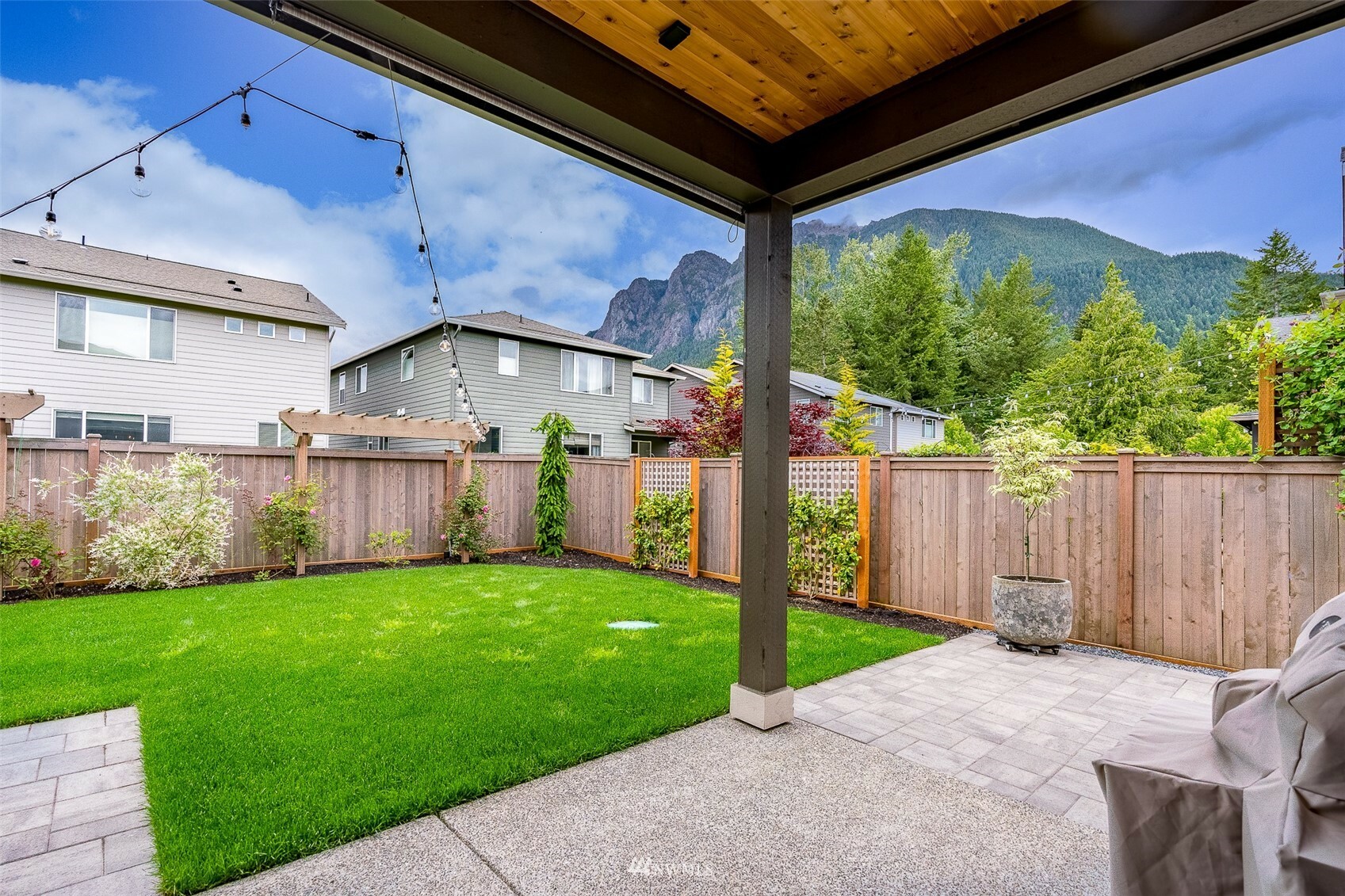 Property Photo: 324 Zemp Way NE WA 98045