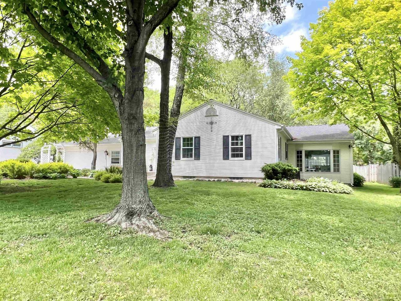 Property Photo:  2549 White Oaks Dr  WI 53511 