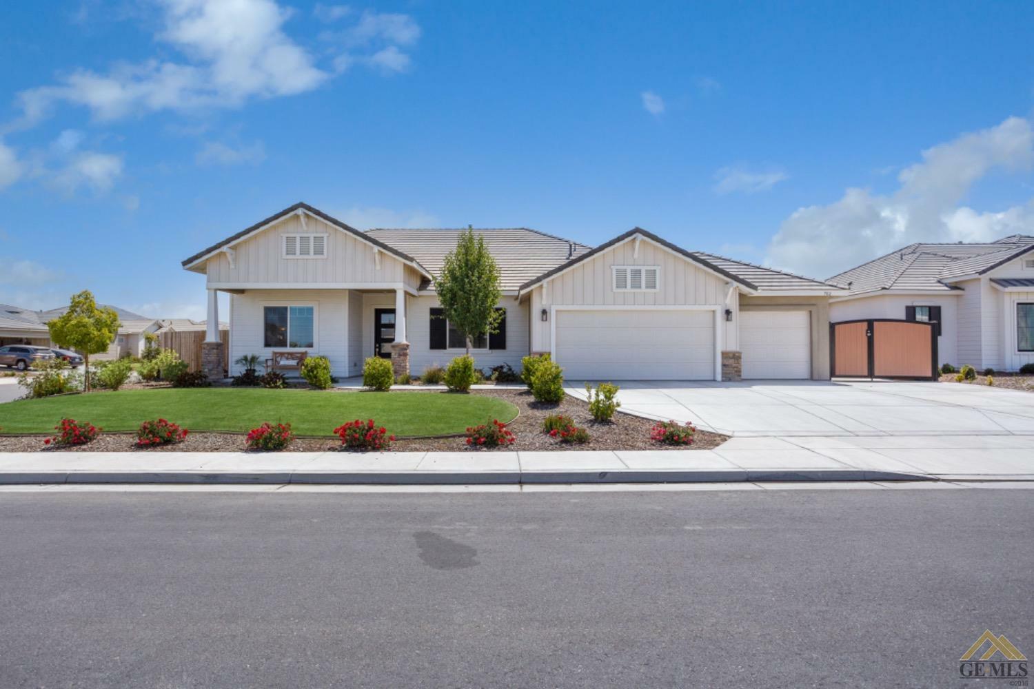 Property Photo:  702 Chichester Court  CA 93314 