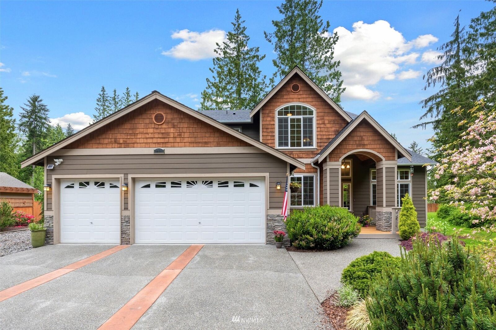 Property Photo: 10113 56th Street SE WA 98290