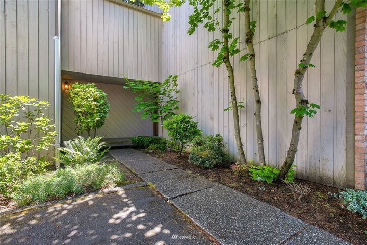 Property Photo:  19108 Ballinger Way NE 108  WA 98155 