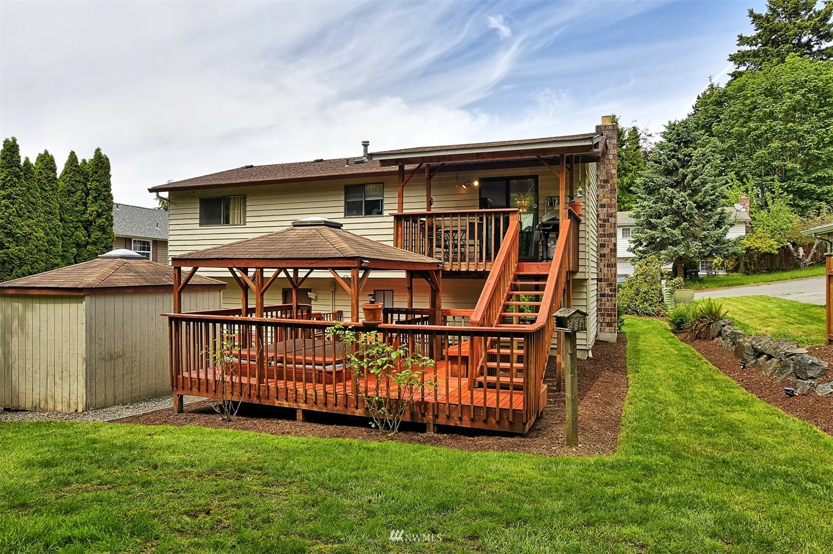 Property Photo:  506 75th Place SW  WA 98203 