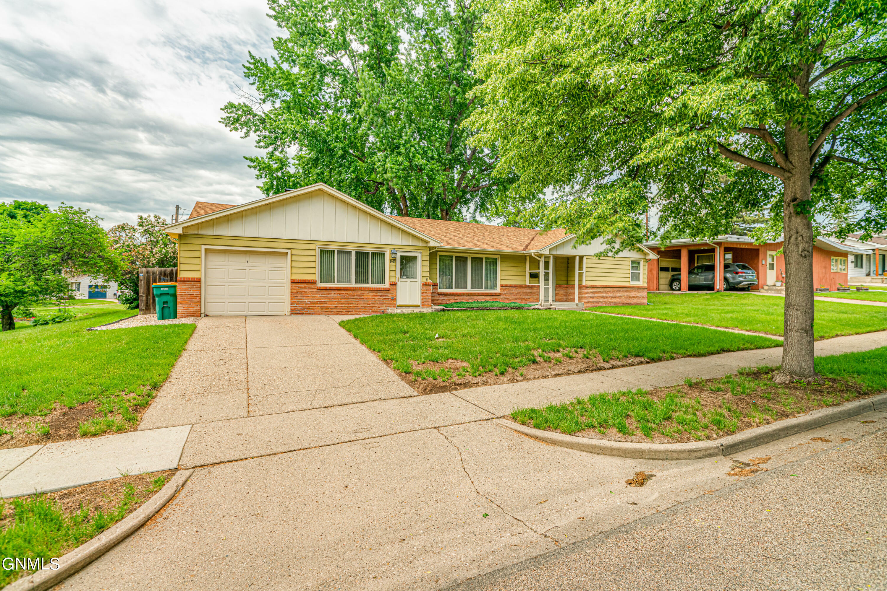 1302 Apache Street  Bismarck ND 58501 photo