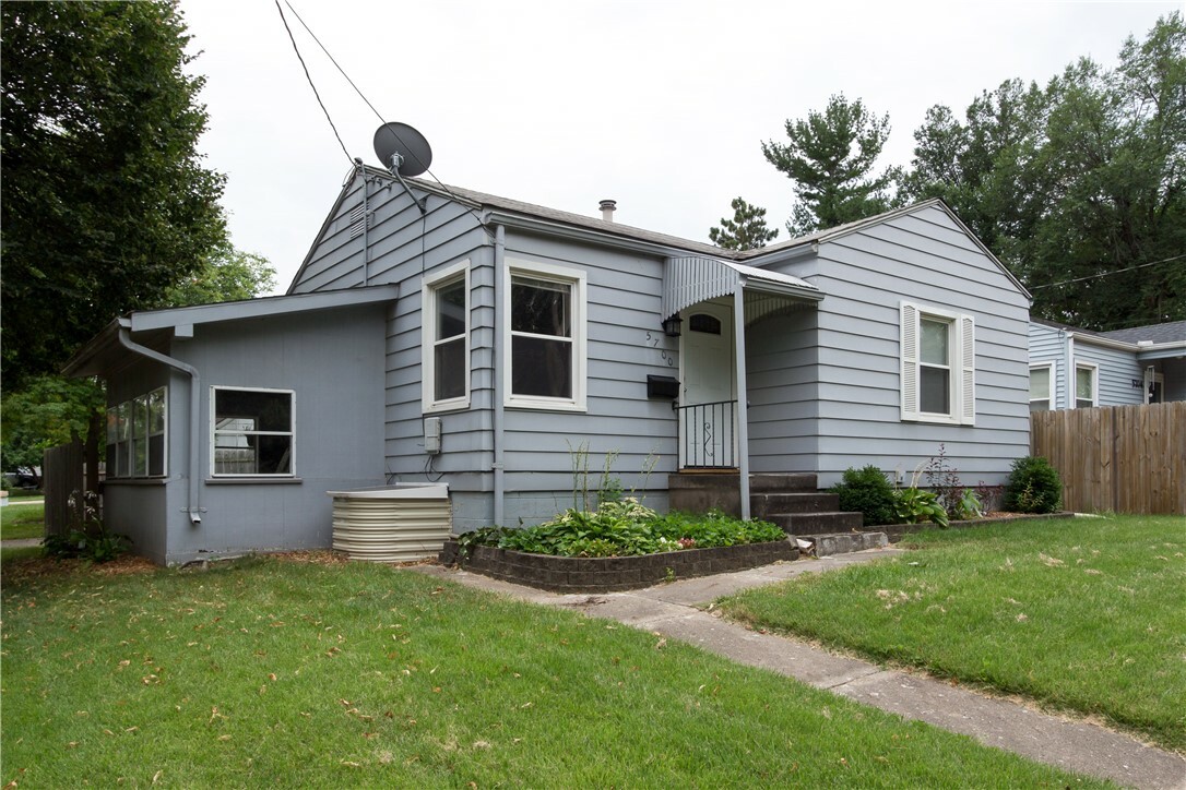 5700 Holcomb Avenue  Des Moines IA 50310 photo