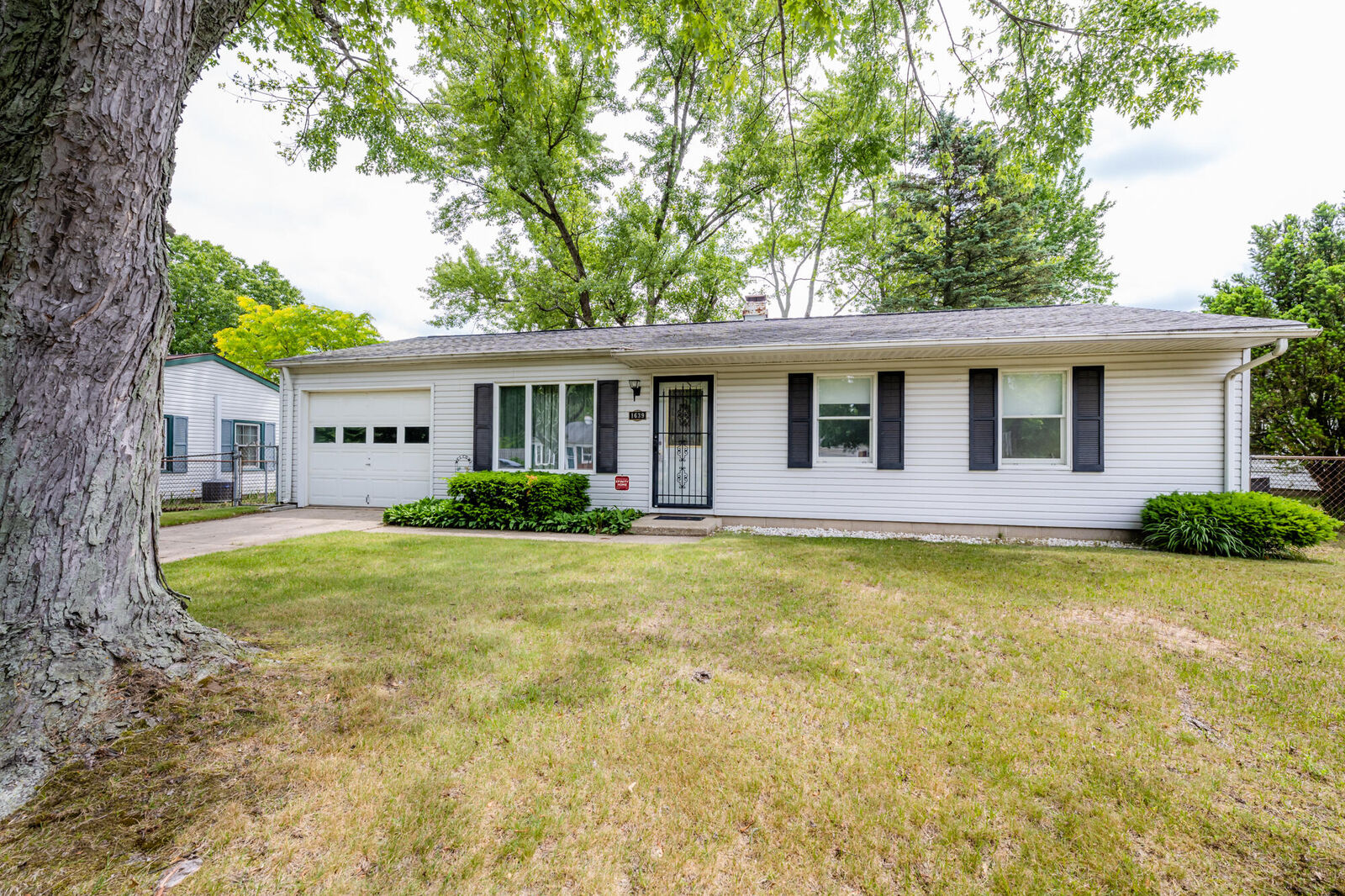 Property Photo: 1639 Northfield Drive MI 49120
