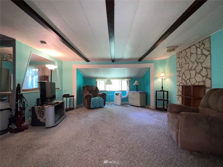 Property Photo:  927 Hesse Boulevard  WA 99166 